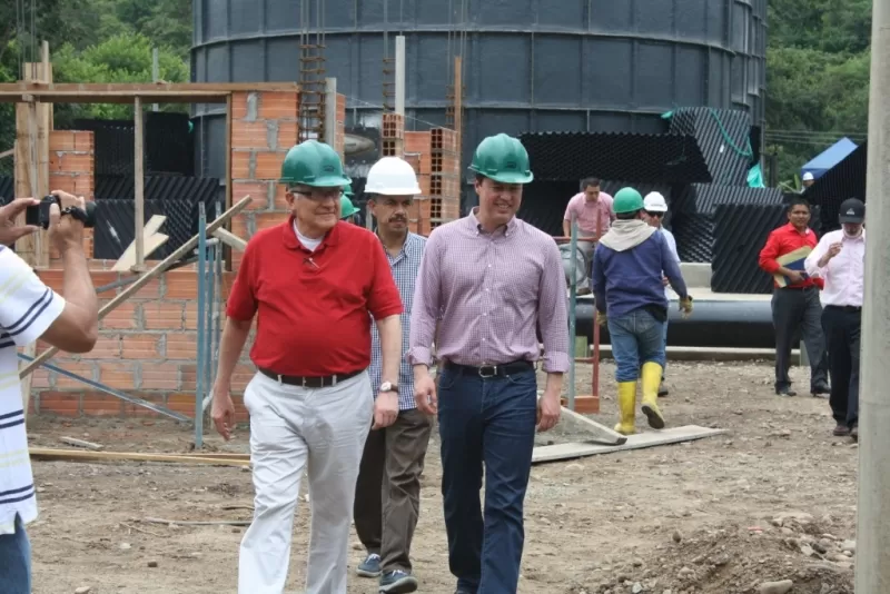 El senador Juan Manuel Galán visitó la construcción de la planta de tratamiento de agua de La Vega.